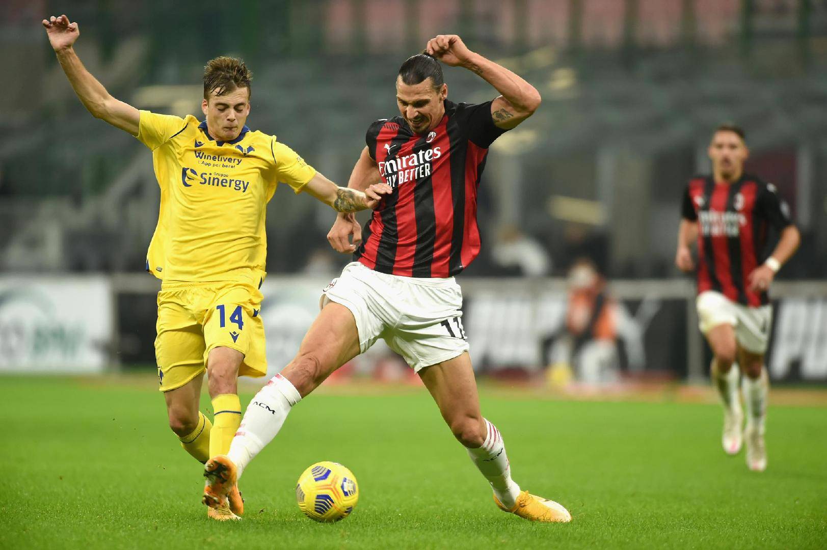 AC米兰客场扳回比分,取得宝贵三分 AC米兰客场扳回比分,取得宝贵三分