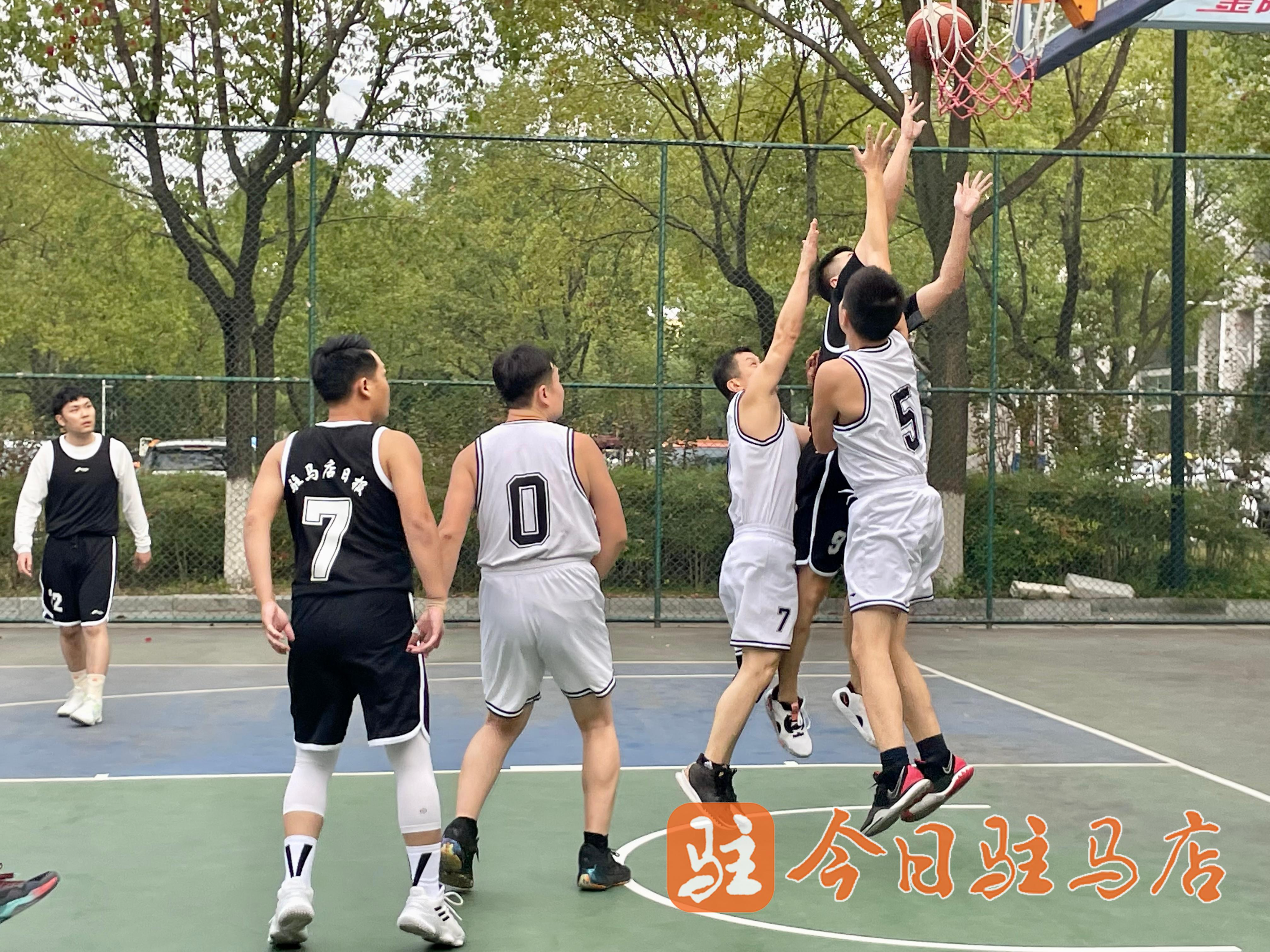 热情欢周！篮球赛场上身手敏捷球员频现