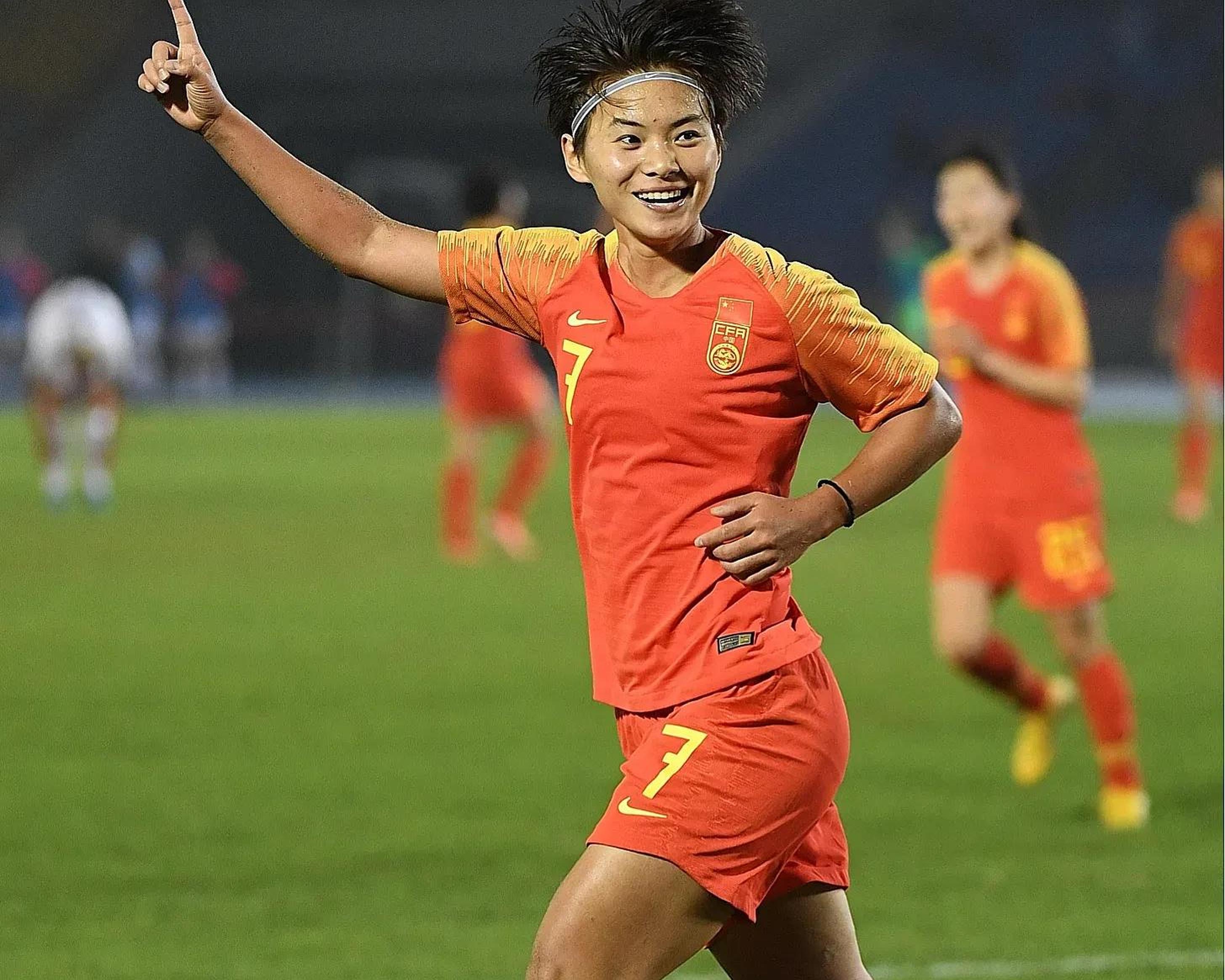 力压群雄！中国女足在比赛中展现霸气