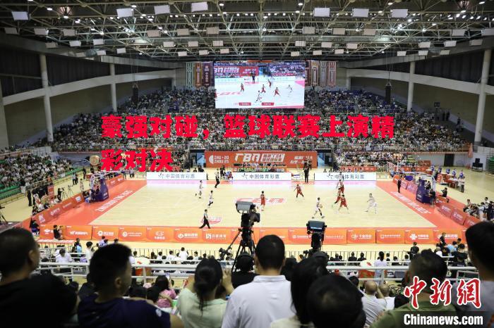 悟空体育官方网站-豪强对碰，篮球联赛上演精彩对决